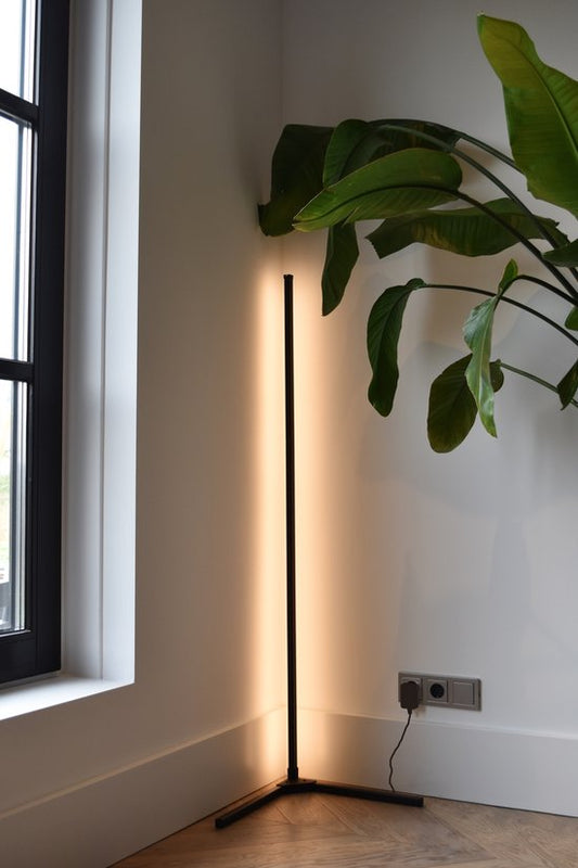 "Calex Smart LED Floor Lamp - WiFi Corner Lamp Standing Lamp - Dimmable RGB and White Light - App and Remote Control"
Product Name in English: Calex Smart LED Floor Lamp