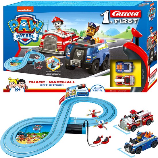 "Carrera First PAW Patrol On the Track - Racebaan 2,4 m" kan worden herschreven als "Carrera First PAW Patrol On the Track - 2.4m Race Track". 
De Engelse productnaam zonder leestekens eromheen is "Carrera First PAW Patrol On the Track 2.4m Race Track".