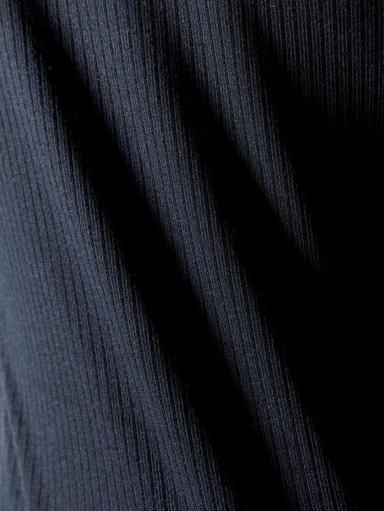 Sure, here is a revised and more engaging product title in English:
"Craft Core Men's Thermal Baselayer Set - Black - Size M - Ultimate Warmth & Comfort"
This title highlights the key features and benefits, making it more appealing to potential customers.