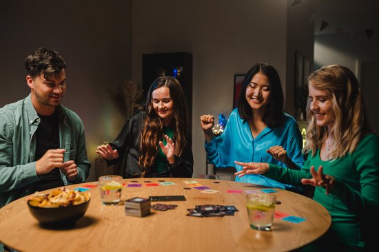 "Jumbo Hitster Partyspel - Nederlandstalig Actiespel"
Productnaam in het Engels: "Jumbo Hitster Party Game"