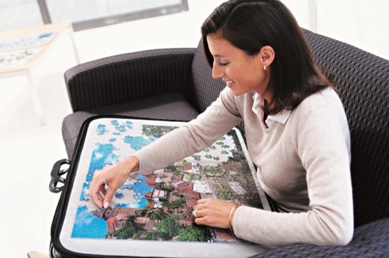 Jumbo Portapuzzle Deluxe 1000 Stukjes - 73x56 cm - Puzzelmap
"Jumbo Portapuzzle Deluxe - 1000 Pieces - Puzzle Mat - 73x56 cm"
English product name: Jumbo Portapuzzle Deluxe 1000 Pieces Puzzle Mat