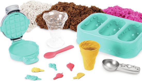 Kinetic Sand - IJstraktaties speelset met drie kleuren geurend zand - 510 gram - Sensorisch speelgoed
"Kinetic Sand - IJstraktaties speelset met geurend zand - 510g - Sensorisch speelgoed"
Translation: "Kinetic Sand - Ice Treats Playset with Scented Sand - 510g - Sensory Toy"