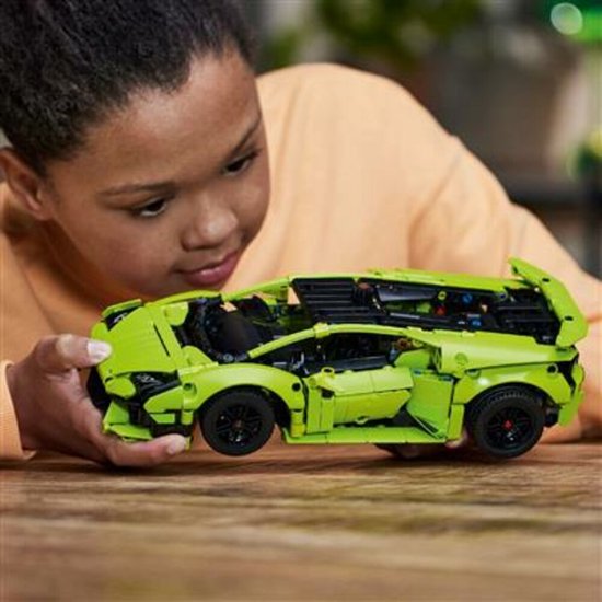 LEGO Technic Lamborghini Huracán Tecnica- 42161
LEGO Technic Lamborghini Huracán Tecnica- 42161
Productnaam in het Engels: LEGO Technic Lamborghini Huracán Tecnica- 42161