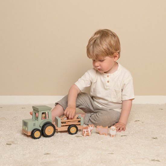Little Dutch - Tractor met Trailer FSC - Little Farm
Little Dutch Tractor with Trailer - Little Farm
Product name in English: Little Dutch Tractor with Trailer - Little Farm