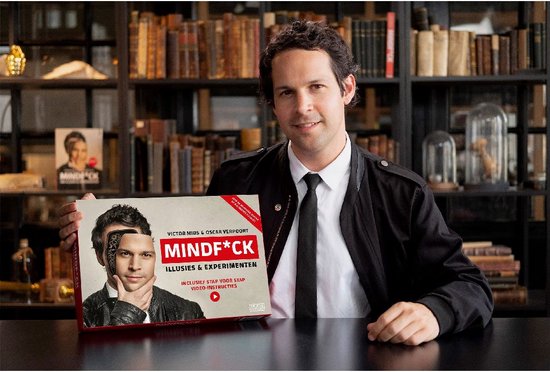 "Mindf*ck Illusions and Experiments - Smoke & Mirrors - Mindfuck by Victor Mids"
Productnaam in het Engels: "Smoke & Mirrors - Mindfuck"
