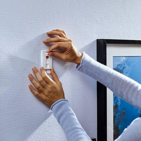 "Tesa Klevende Spijker Behang & Pleister 2kg" kan worden herschreven als "Tesa Klevende Spijker voor Behang en Pleisterwerk - 2kg".
De Engelse productnaam zonder leestekens is "Tesa Adhesive Nail for Wallpaper and Plaster - 2kg".