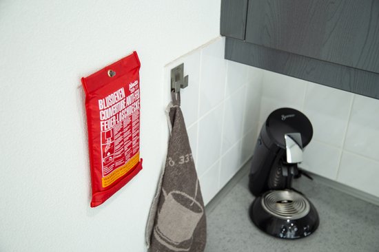 "Alecto SB-11 Fire Blanket - 100x100 cm - Complies with European Standard EN1869 - Easy to Hang"

Product Name in English: Alecto SB-11 Fire Blanket