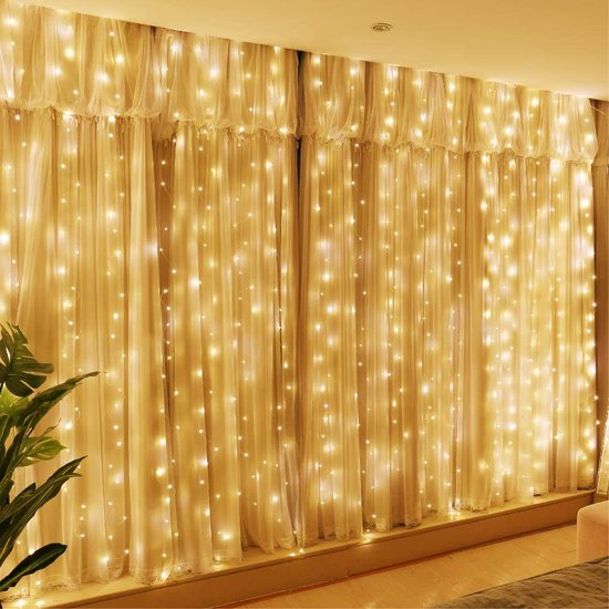 "LED Lichtgordijn voor de Feestdagen - Kerstverlichting voor Zowel Binnen als Buiten - Inclusief Afstandsbediening - 300 LED's - Afmetingen 3x3m"

Productnaam in het Engels: "Giftmas LED Light Curtain"
