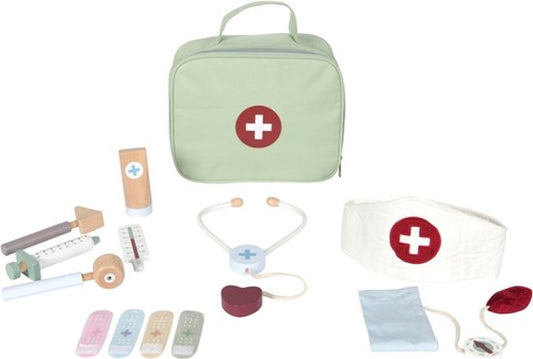 "Little Dutch Houten Speelgoed Doktersset" kan herschreven worden als "Houten Speelgoed Doktersset van Little Dutch". De Engelse productnaam zou dan "Wooden Toy Doctor Set by Little Dutch" zijn.