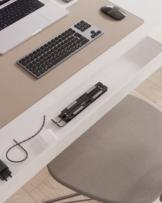 "Verstelbare Ergonomische Aluminium Laptop Standaard voor op kantoor - Zwart" 

"Voomy Office Laptop Stand Adjustable - Ergonomic Stand - Aluminum - Black"